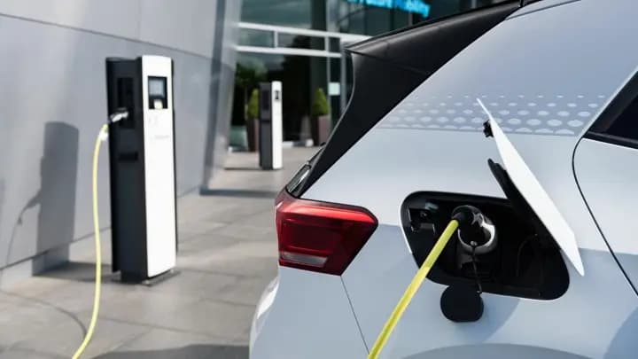 Bir yil ichida Oʻzbekistondagi elektromobillar soni 67 foizga oshdi