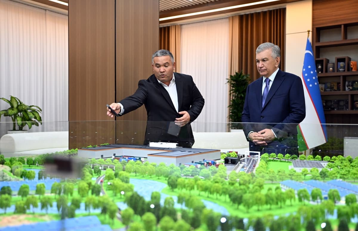 Prezident Andijonda parrandachilik klasteri, baliqchilik va sport anjomlari korxonasi bilan tanishdi