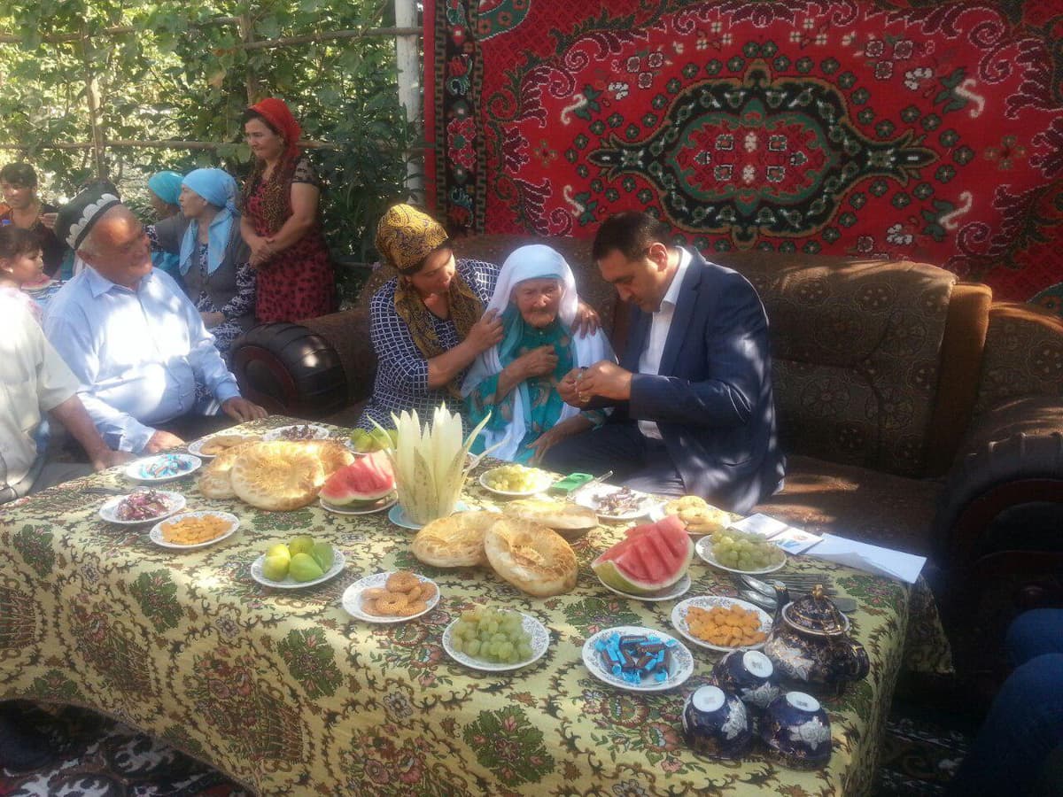 Namanganlik 114 yoshli onaxon «Shuhrat» medali bilan mukofotlandi