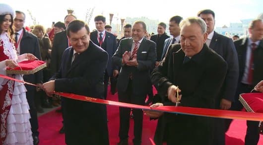 Video: Nazarboyev va Mirziyoyev «shahar aylanishdi»