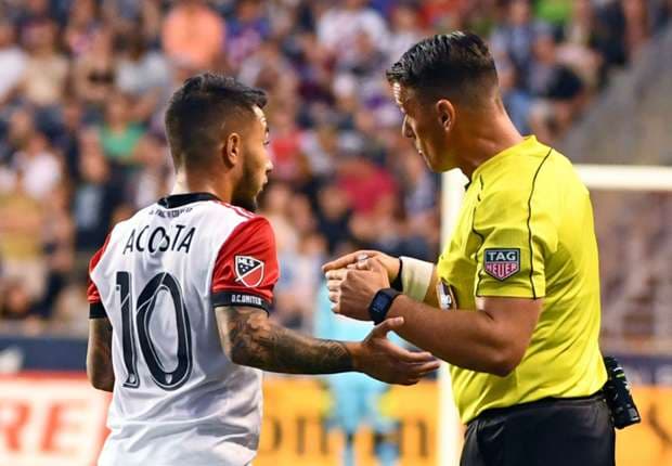 MLS’да ҳакам футболчи эътирозидан кейин қизил карточкани бекор қилди