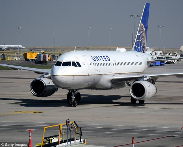United Airlines йўловчини Париж ўрнига Сан-Францискога жўнатиб юборди