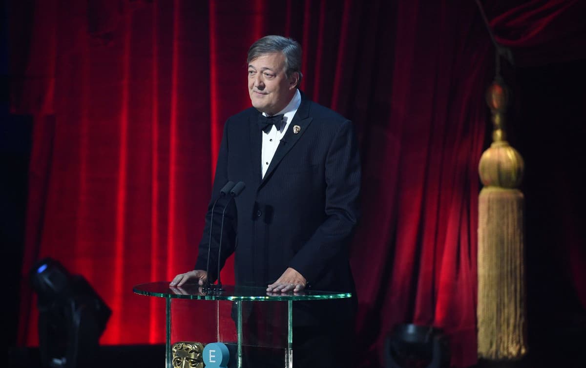 Британиялик шоумен BAFTA ғолибларини кимлар танлагани хусусида ҳазиллашди