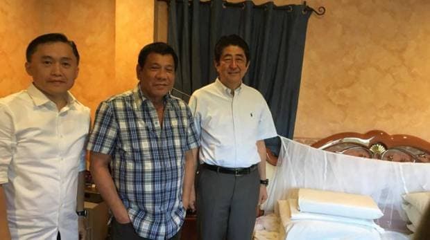 Sindzo Abe Filippin prezidentining uyida nonushta qildi
