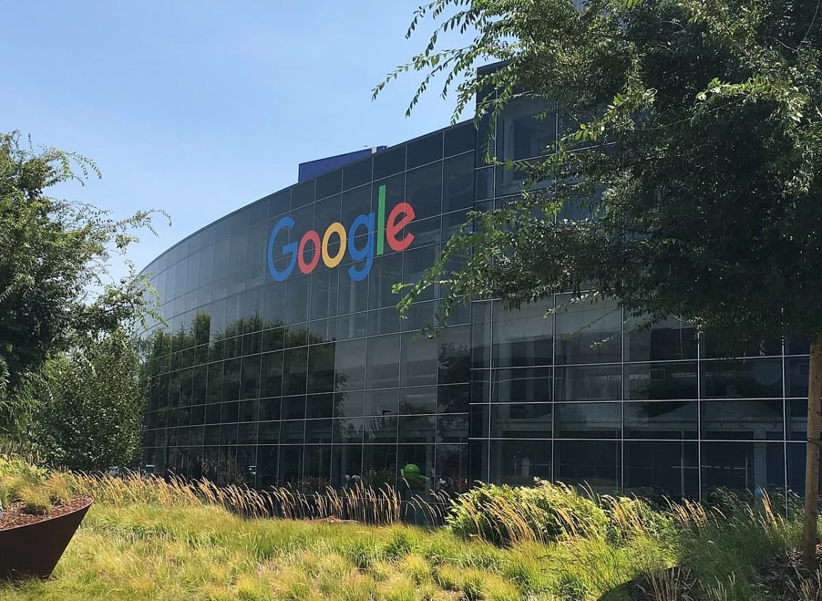 Google bir kunda 500 milliard dollarlik bozor qiymatini yöqotdi