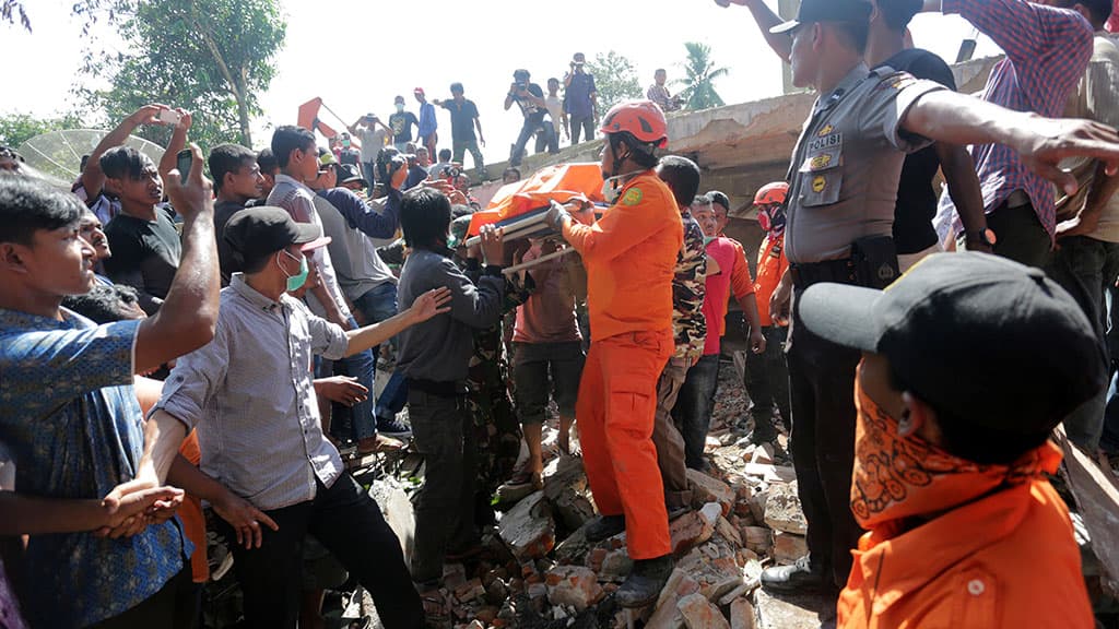 Sumatra zilzilasi qurbonlari 100 nafarga yaqinlashdi