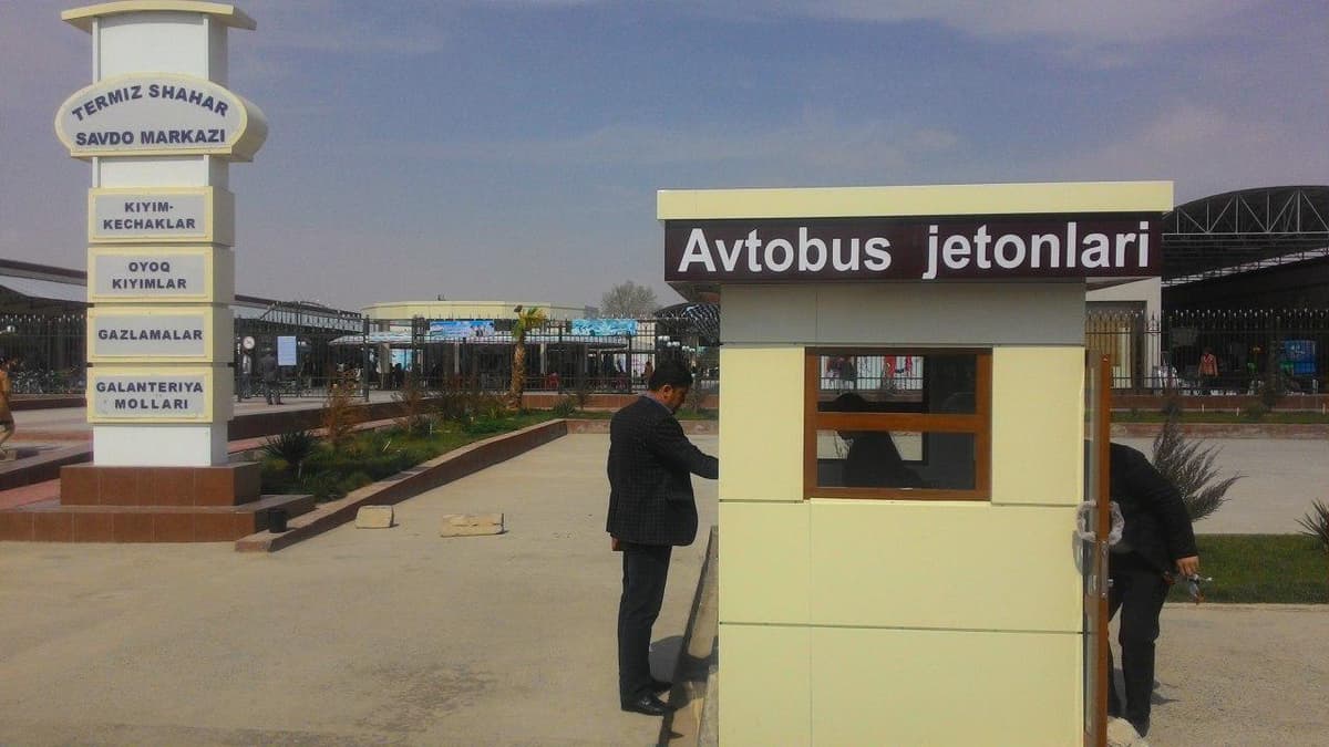 Foto: Termizda avtobuslar uchun to‘lov vositasi sifatida jyetonlar joriy etildi
