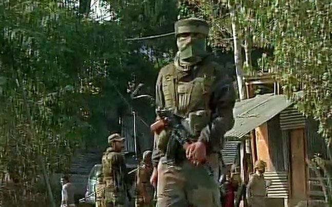 Kashmirda jangarilar universitet binosini egallab oldi