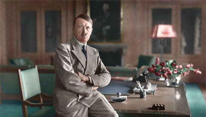 Avstriya parlamenti binosida Hitlerning byustlari topildi