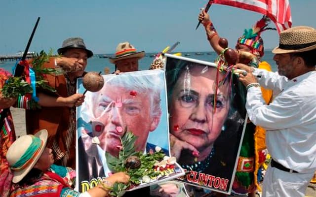 Perulik shamanlar Klinton, Tramp va Putin surati oldida ibodat raqsini amalga oshirishdi