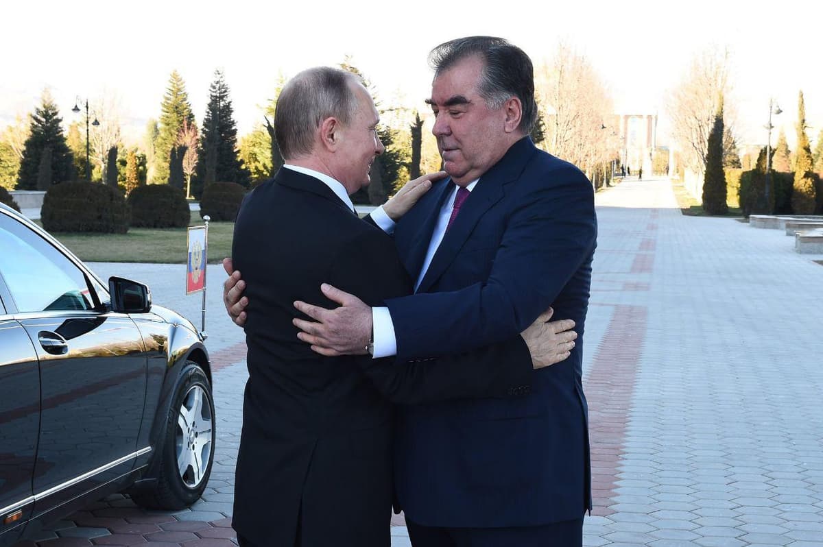 Putin Tojikiston prezidentini Rossiyaga taklif qildi