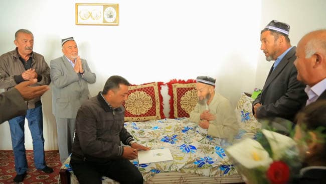 Фарғонада иккинчи жаҳон уруши фахрийларига Президент совғалари топширилди