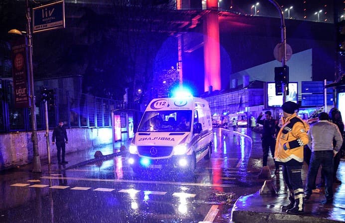 OAV: Istanbuldagi klubga tashrif buyurganlar jon holatida o‘zlarini suvga otganlar