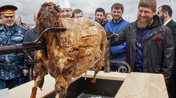 Fotojamlanma: Chechenistonda kabob festivali bo‘lib o‘tdi