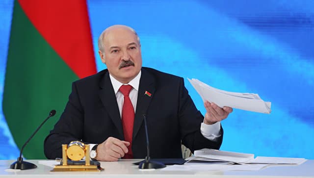 Lukashenko dunyoning "aqldan ozayotgan"idan xavotirda