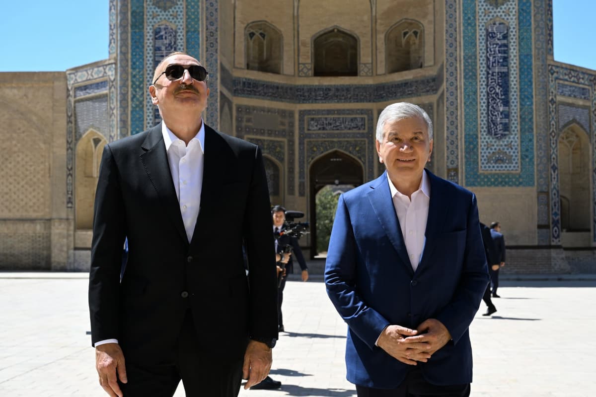 Shavkat Mirziyoyev va Ilhom Aliyev Buxoroning tarixiy obidalarini tomosha qildi