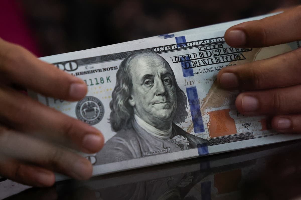 10 ming dollargacha naqd valyutani deklaratsiyasiz olib chiqish mumkin boʻladi