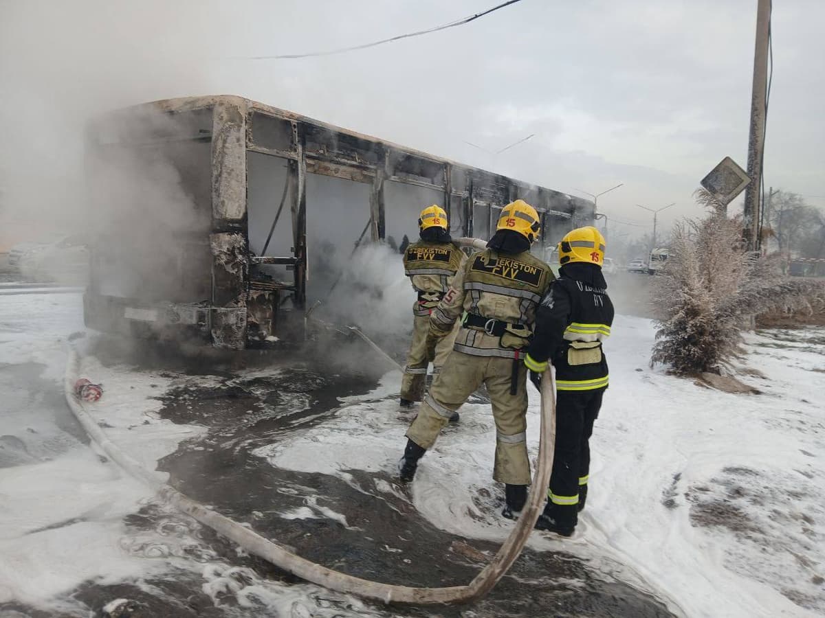 В Ташкенте загорелся автобус