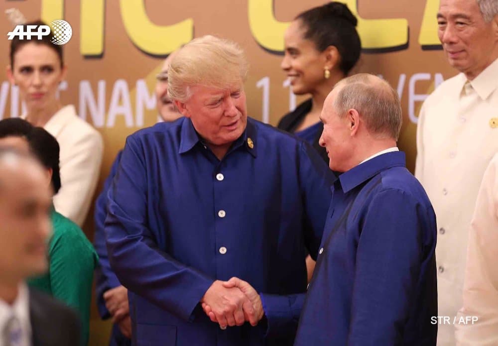 Video: Tramp va Putin sammit vaqtida yuzlashdi
