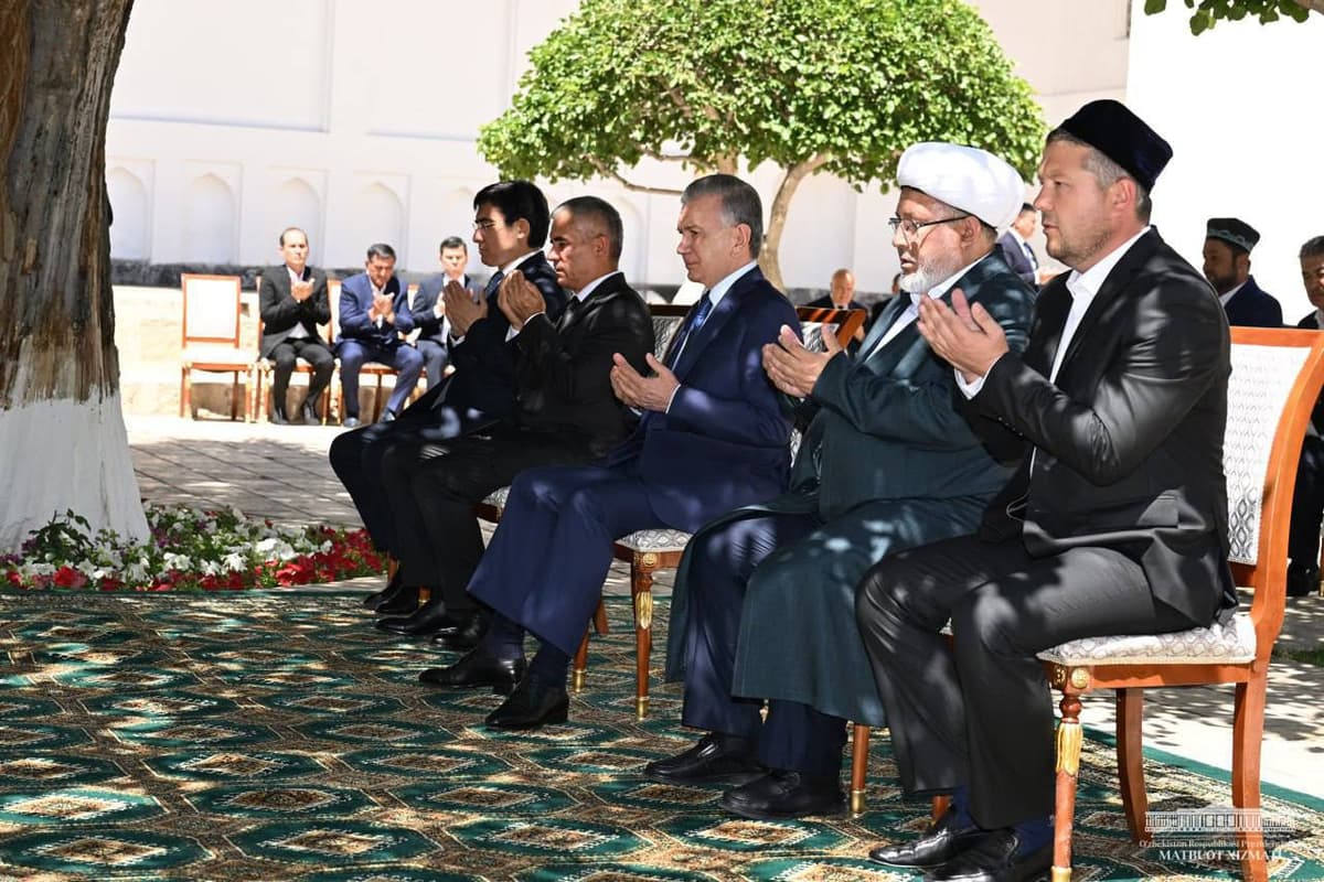 Shavkat Mirziyoyev arrives in Bukhara