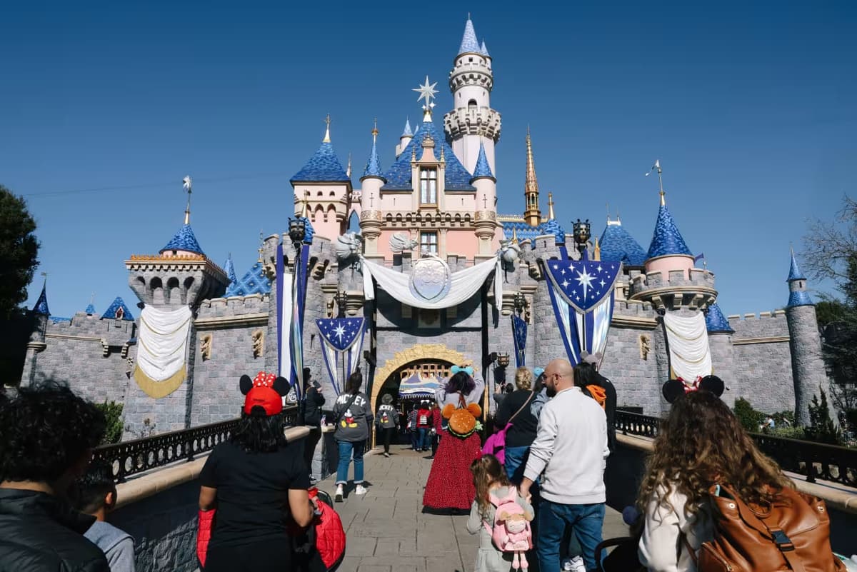 Disney аёл ходимларига эркаклардан камроқ маош бергани сабаб 43,3 млн доллар товон тўлайди