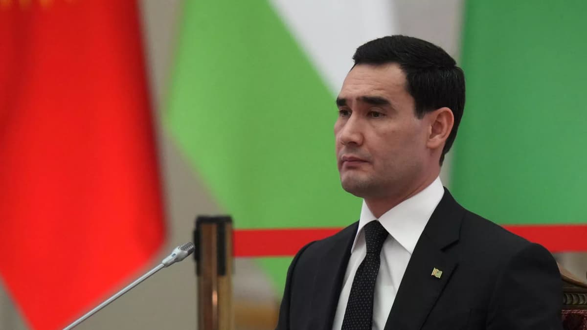 Сердар Бердымухамедов снял с должности генпрокурора Туркменистана