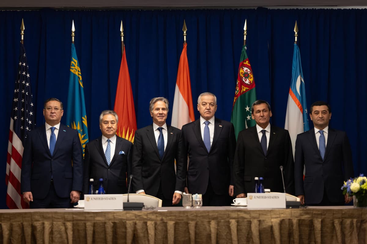 AQSh Davlat kotibi Markaziy Osiyo davlatlari tashqi ishlar vazirlari bilan uchrashdi