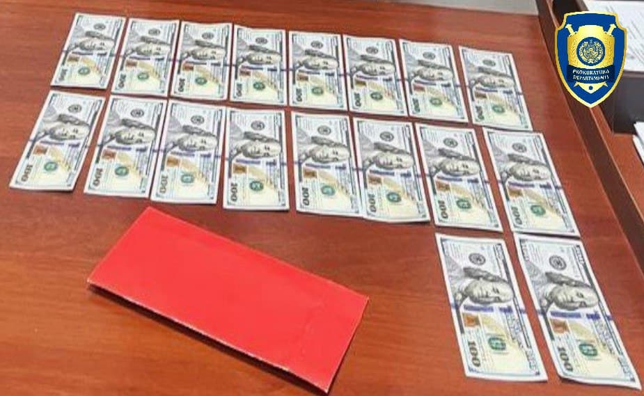 Law enforcement officers detain fraudsters who tried to sell fake $2,000 for 20 million soums
