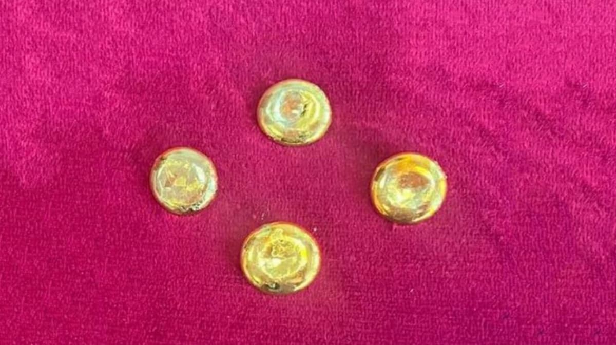 Passenger on Tashkent-Delhi flight caught with 4 gold ingots worth 100 million UZS