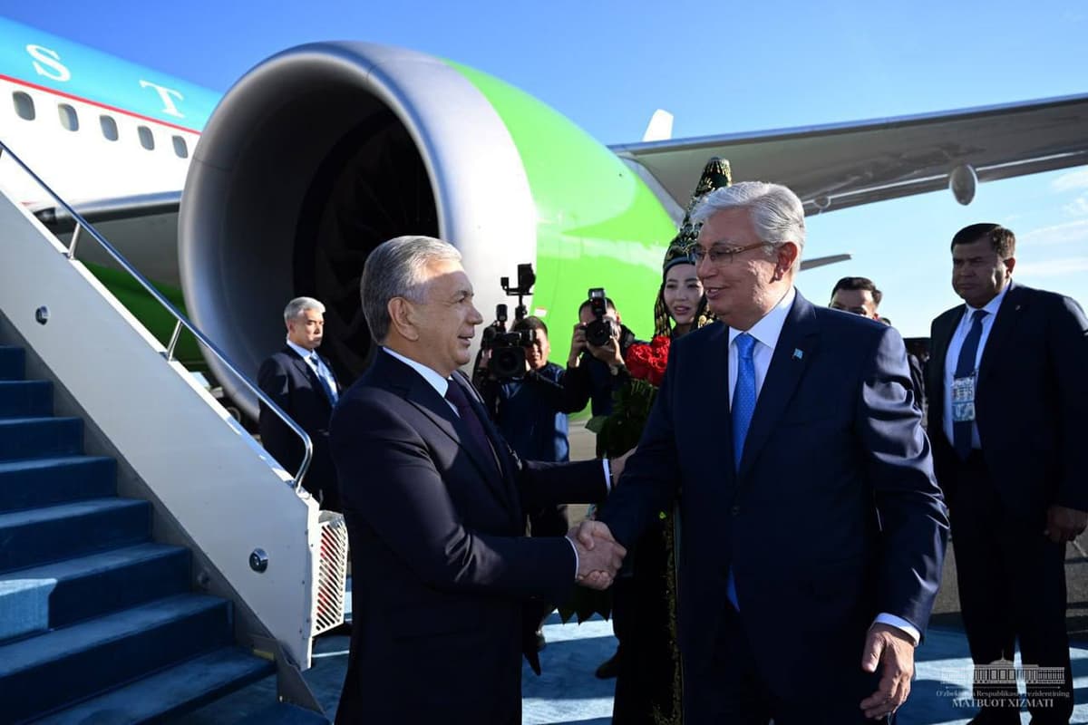 Shavkat Mirziyoyev arrives in Astana