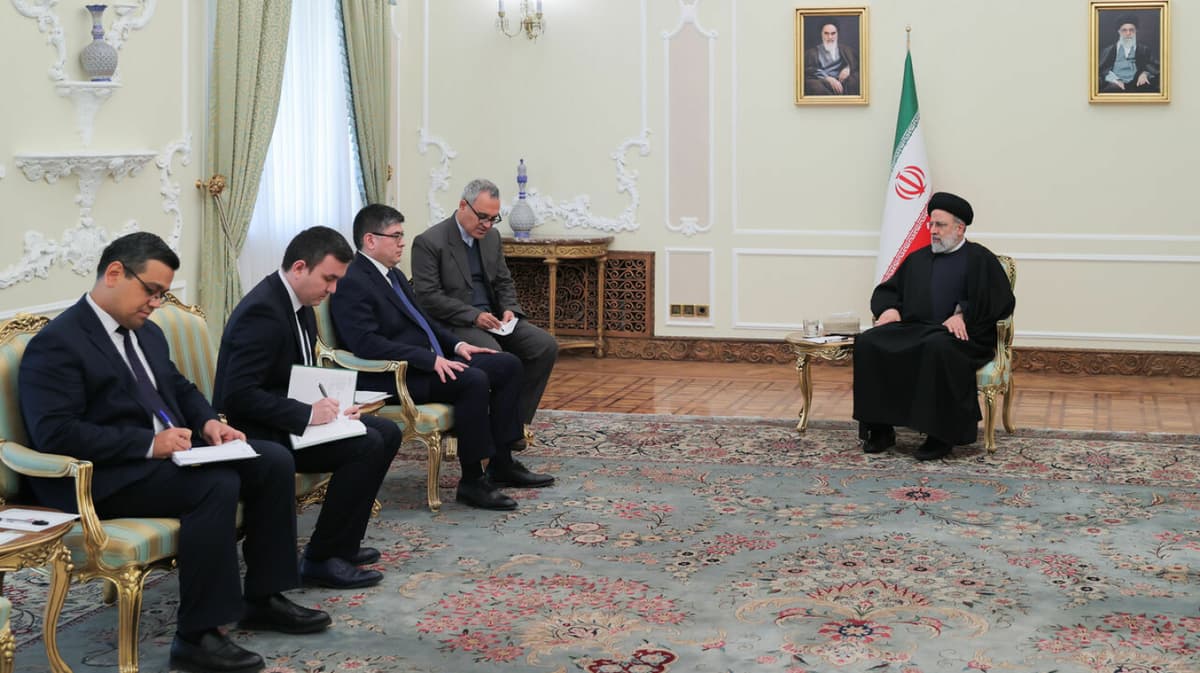 Uzbekistan’s new ambassador to Iran presents his credentials to President Ebrahim Raisi