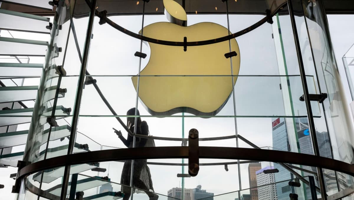 Apple ўзининг онлайн дўконидан мустақил ОАВ иловаларини ўчириб ташлаётганига изоҳ берди