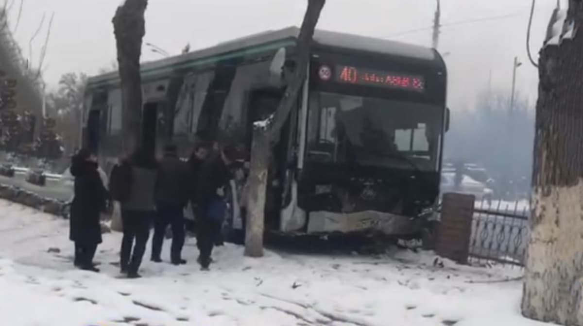 Road accident involving a public bus occurs in Tashkent