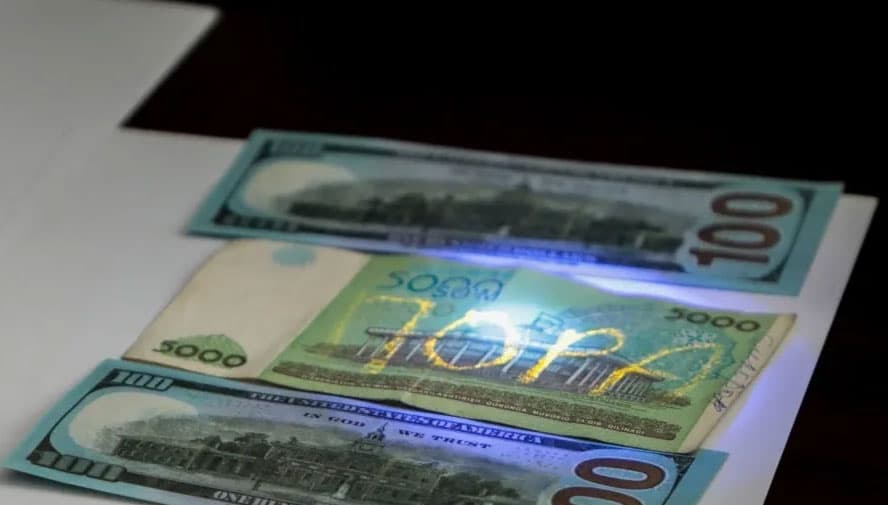 Navoiyda “arizachi” Bosh prokuratura departamenti xodimlarini chuv tushirib, tezkor tadbirdagi pulni olib qochdi