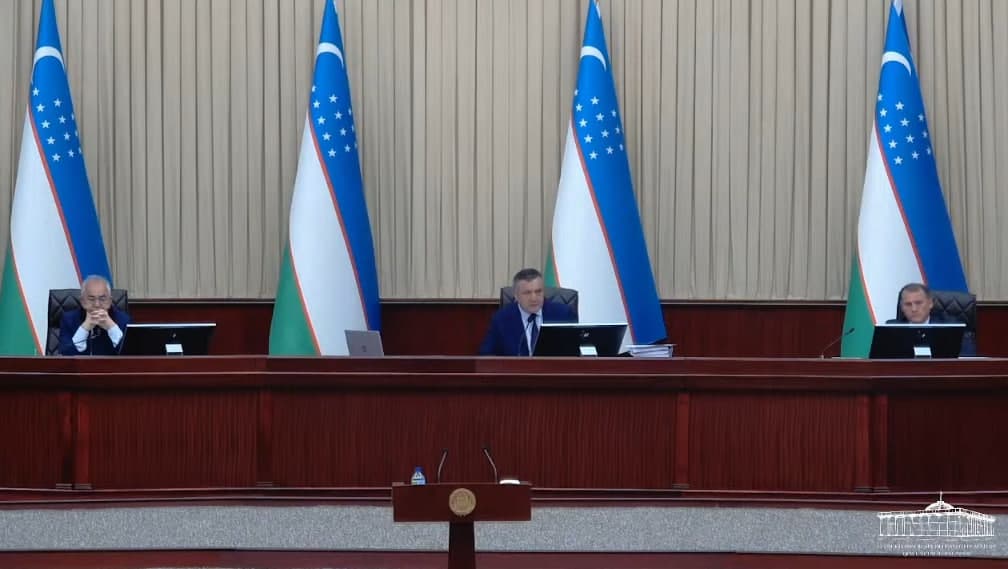 Parlamentda tanaffusga chiqish masalasida kamchilik ko‘pchilik ustidan g‘alaba qozondi