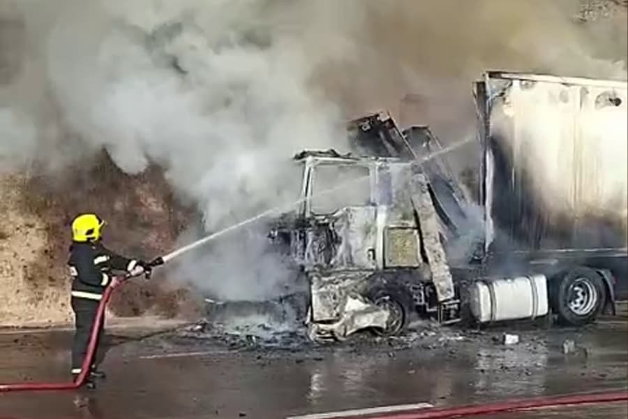 Qamchiq dovonida yuk mashinasi yonib ketdi