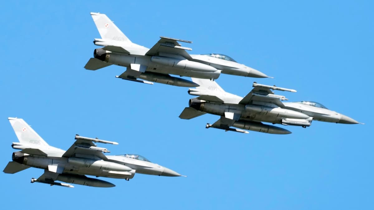 СМИ: в Украину прибыли шесть истребителей F-16 из Нидерландов