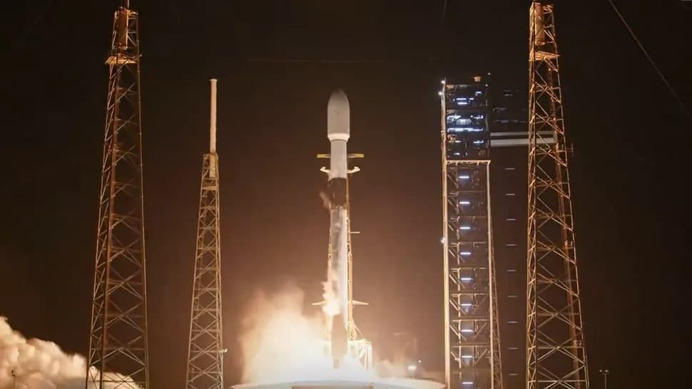 SpaceX БААга тегишли сунъий йўлдошни орбитага учирди