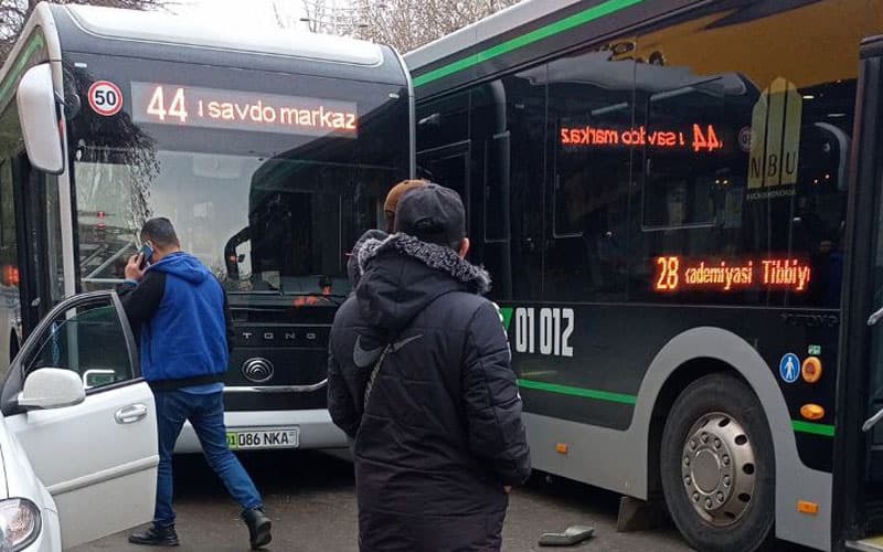 Toshkentda avtobus haydovchisining qoidabuzarligi sabab elektrobus texnik shikastlandi