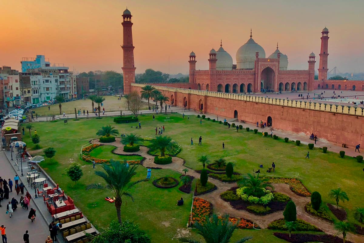 Pakistan abolishes visa fees for tourists from Uzbekistan