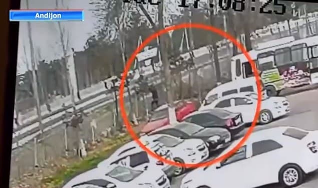 Андижонда қоидабузар ҳайдовчи жарима майдончасидан девор ошиб қочиб кетди