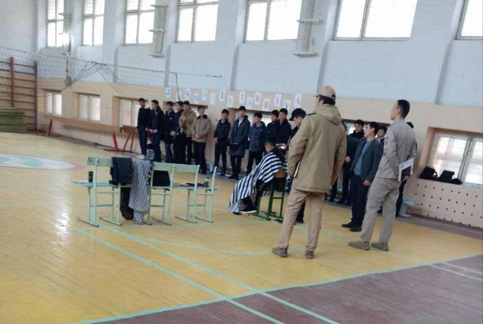 Schoolchildren in Navoi forced to have haircuts during class hours in sports hall