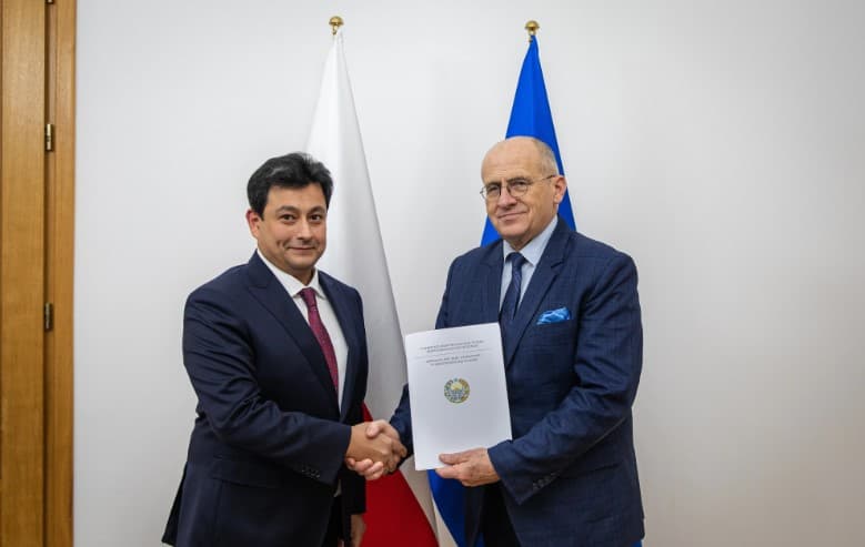 Uzbekistan’s new ambassador to Poland presents credentials to Foreign Minister Zbigniew Rau