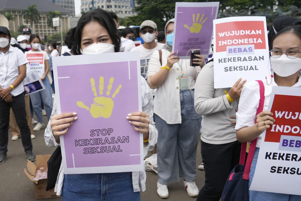 Indoneziyada ayollarga nisbatan zo‘ravonlik tufayli favqulodda holat e’lon qilindi