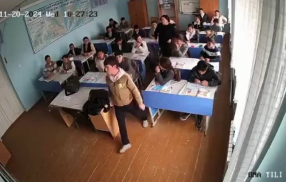 Samarqandda o‘quvchiga qo‘l ko‘targan direktor o‘rinbosariga hayfsan berildi