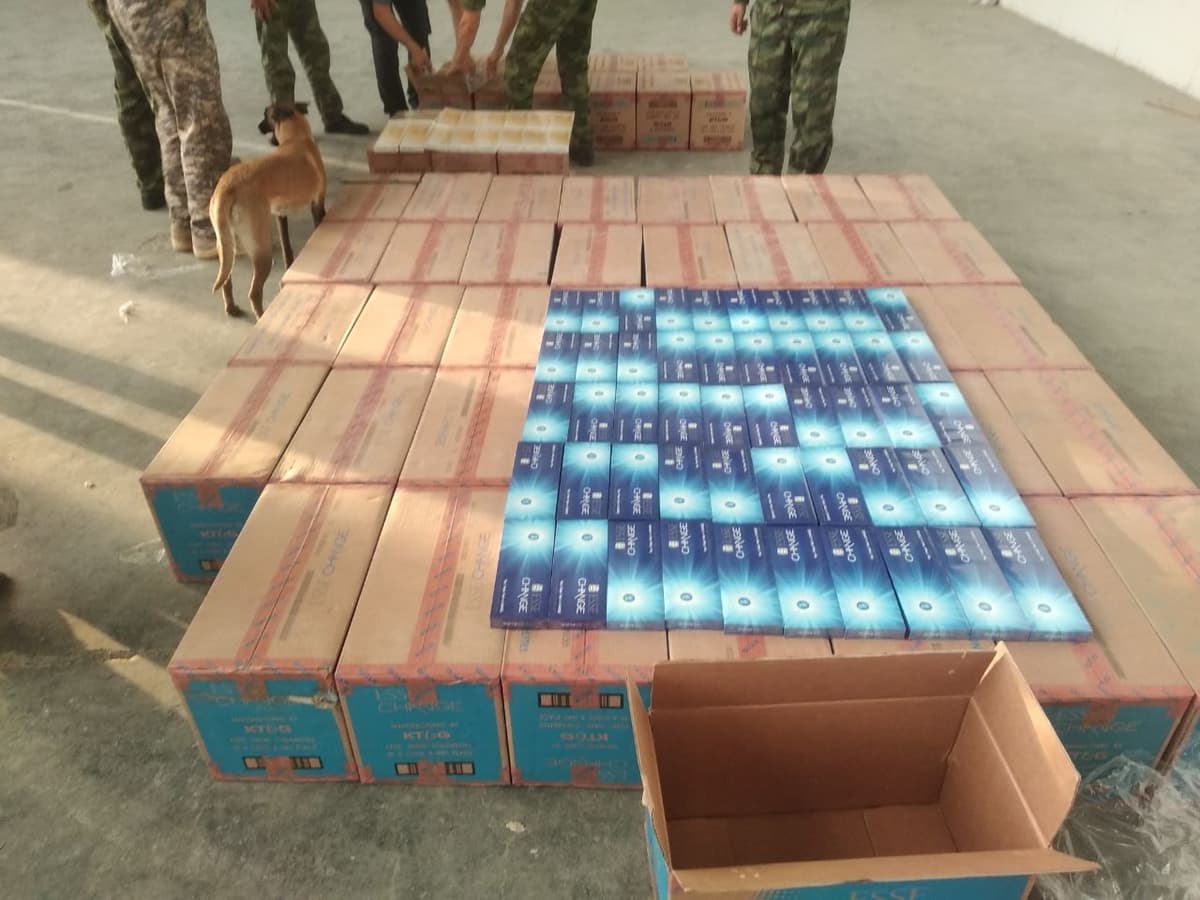 Customs officers suppress illegal trafficking of cigarettes worth more than 1 billion soums