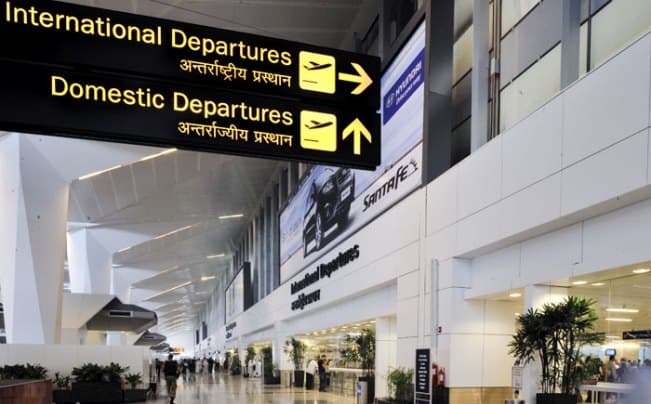 O‘zbekiston Dehli aeroportida ushlangan fuqarolar bilan bog‘liq surishtiruv ishlarini nazoratga oldi