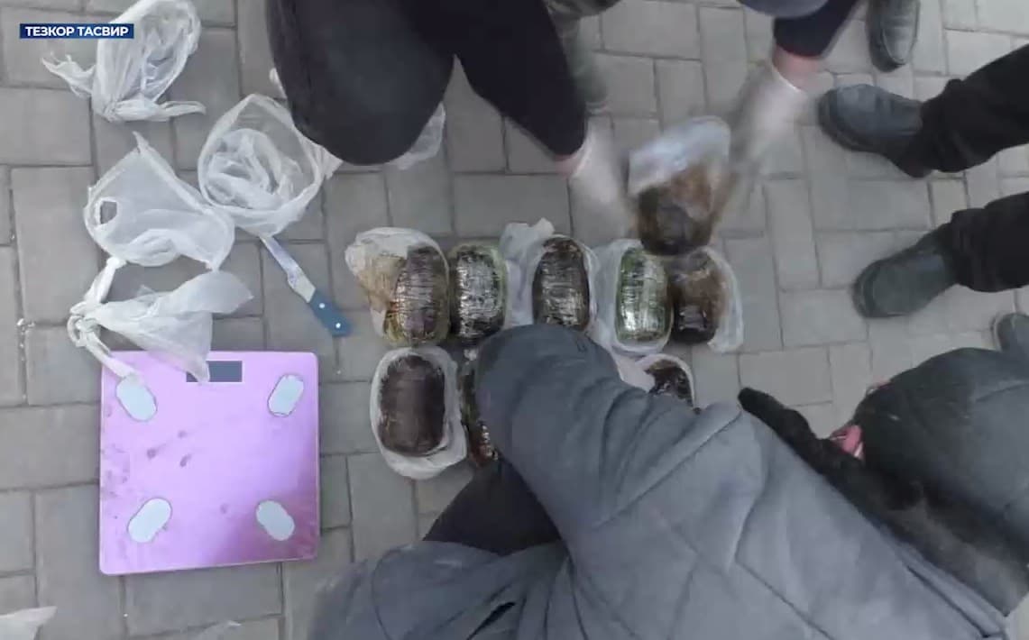 SSS officers detain a citizen attempting to sell 10 kg of opium