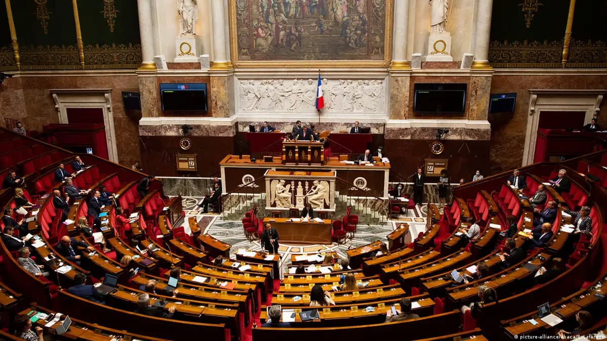 Франция парламенти мунозарали иммиграция қонунини рад этди