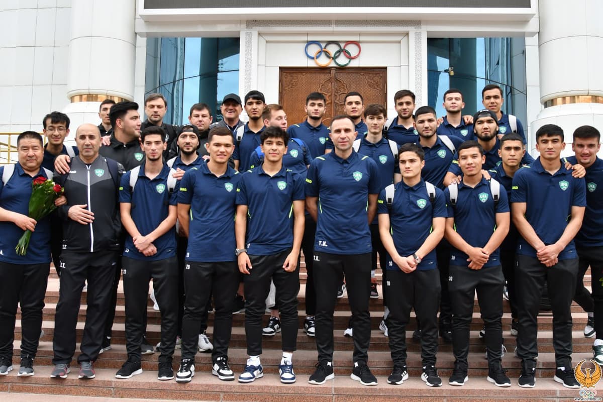 Football players of Uzbekistan national team solemnly welcomed in Tashkent
